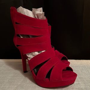 GORGEOUS RED HEELS